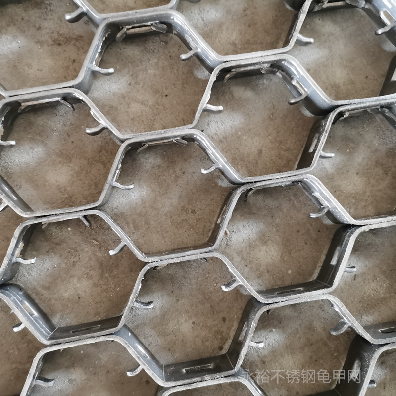 窯爐管道龜甲網(wǎng)耐熱防磨配件龜甲網(wǎng) 窯爐管道龜甲網(wǎng)耐熱防磨配件龜甲網(wǎng)